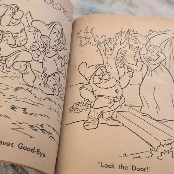 Walt Disney Vintage Snow White & The Seven Dwarfs Coloring Book - Picture 9 of 11